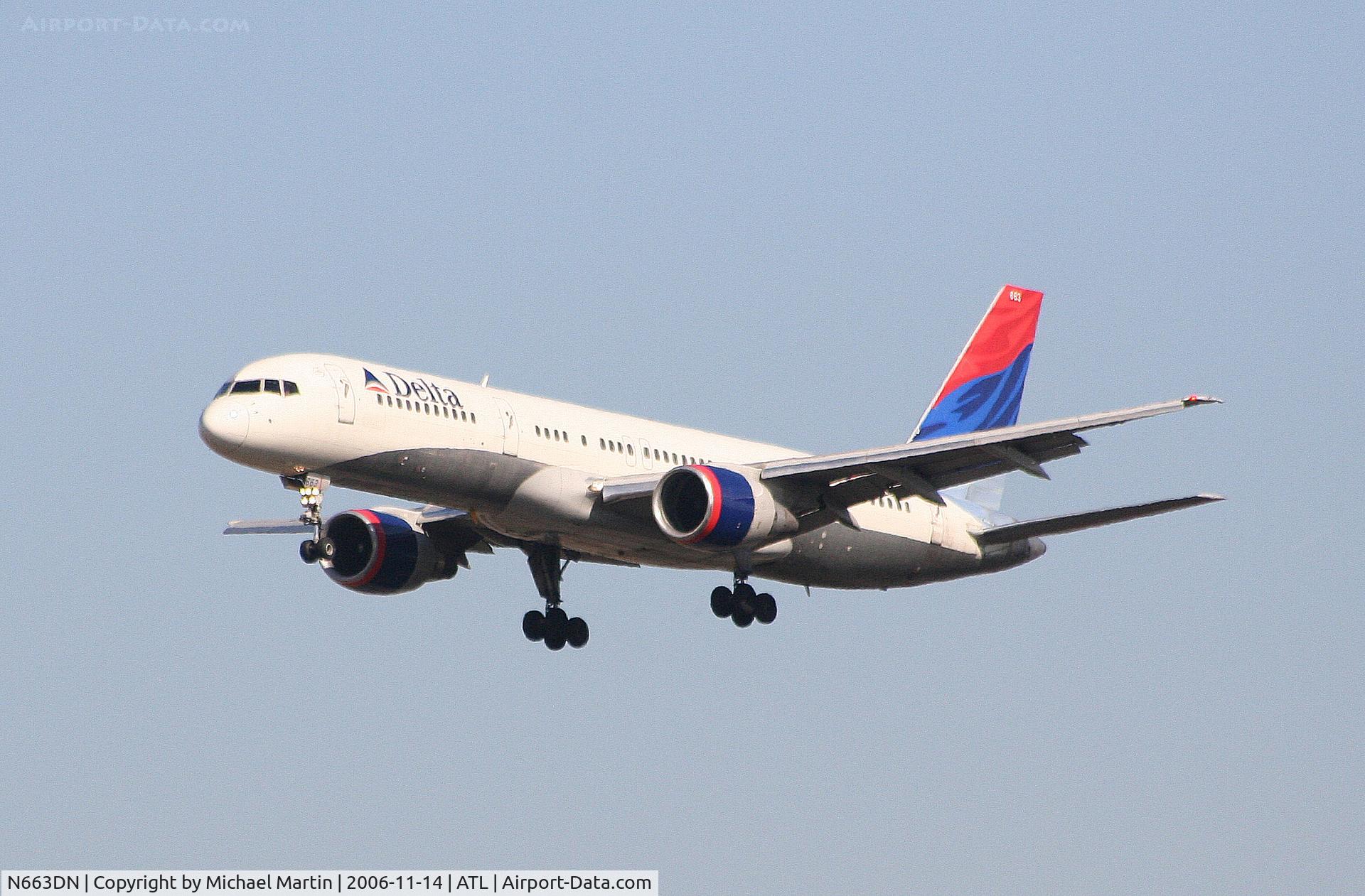 N663DN, 1991 Boeing 757-232 C/N 24992, On final for Runway 27L