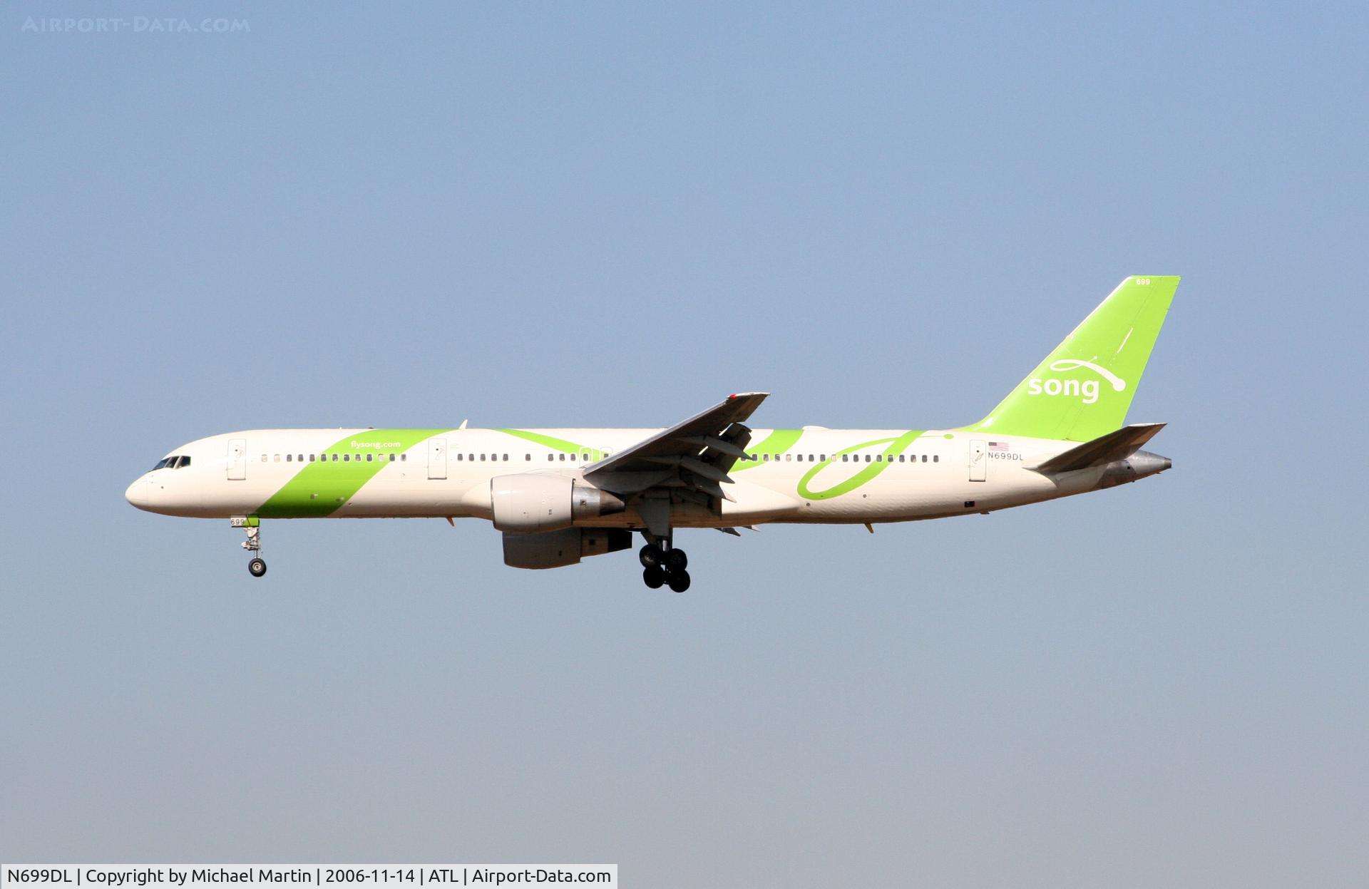 N699DL, 1999 Boeing 757-232 C/N 29970, Over the numbers of 27L
