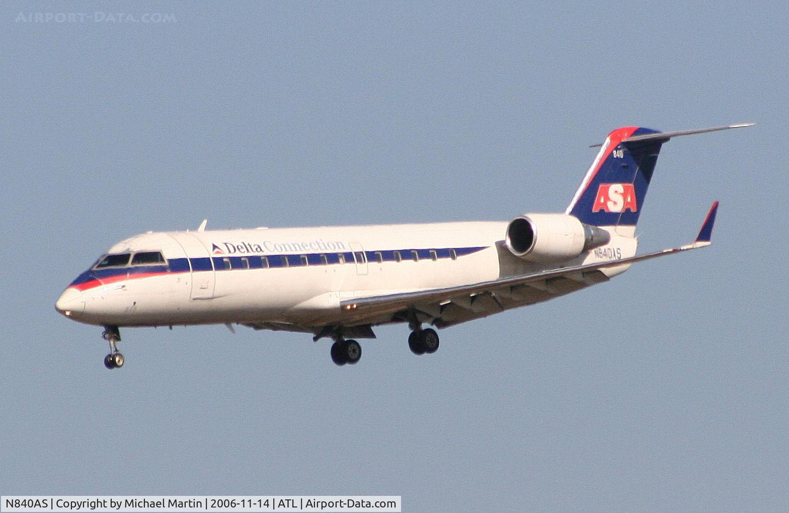 N840AS, 1999 Bombardier CRJ-200ER (CL-600-2B19) C/N 7290, On final for Runway 27L