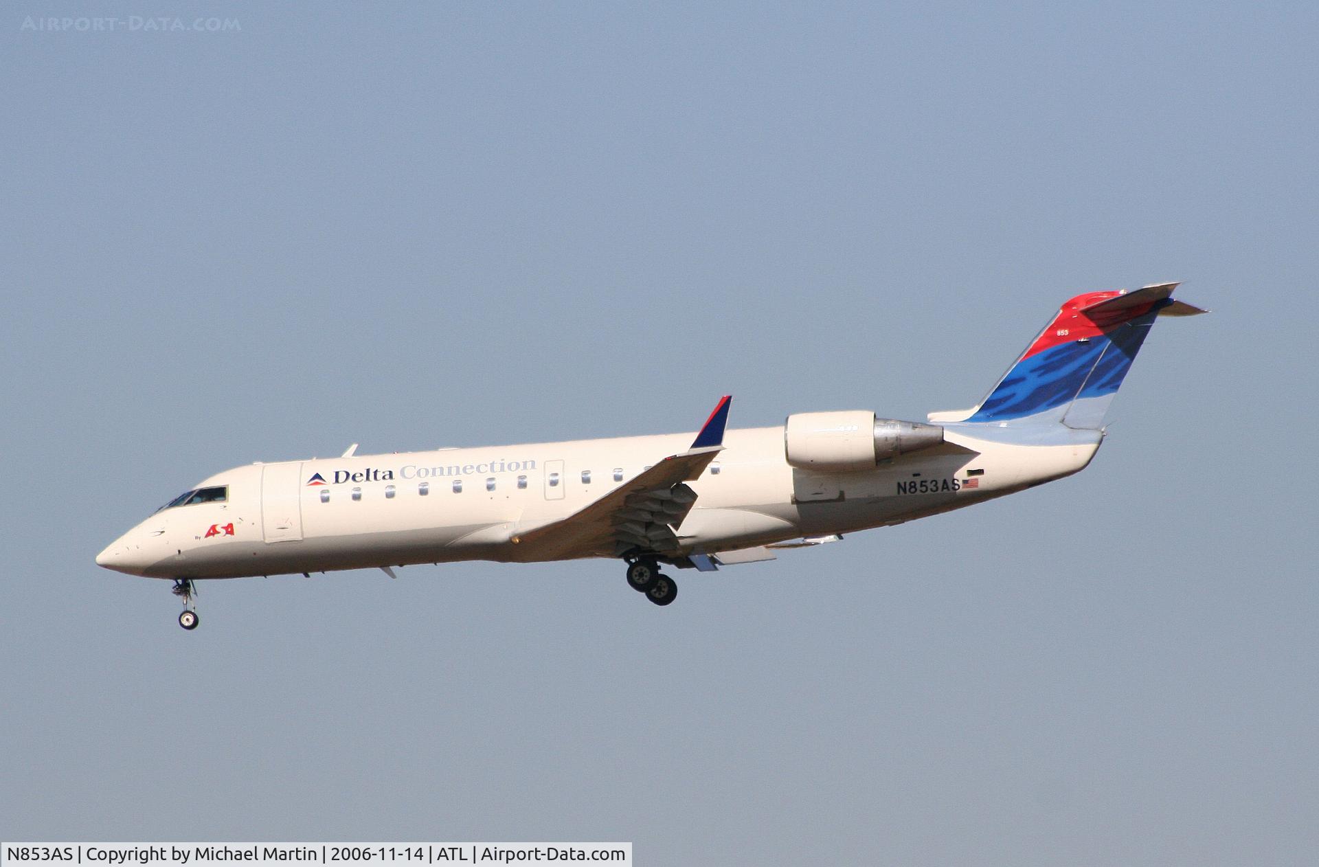 N853AS, 2000 Bombardier CRJ-200ER (CL-600-2B19) C/N 7374, Over the numbers of 27L