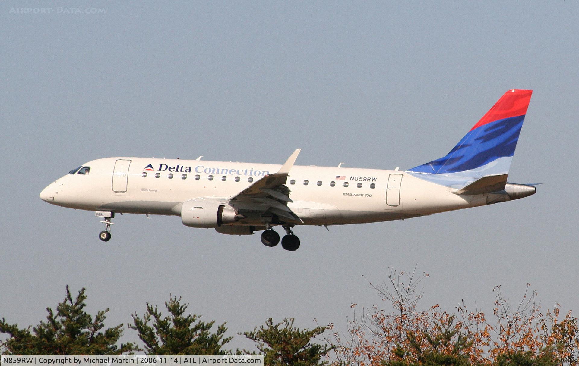 N859RW, 2005 Embraer 170SE (ERJ-170-100SE) C/N 17000082, Over the numbers of 27L
