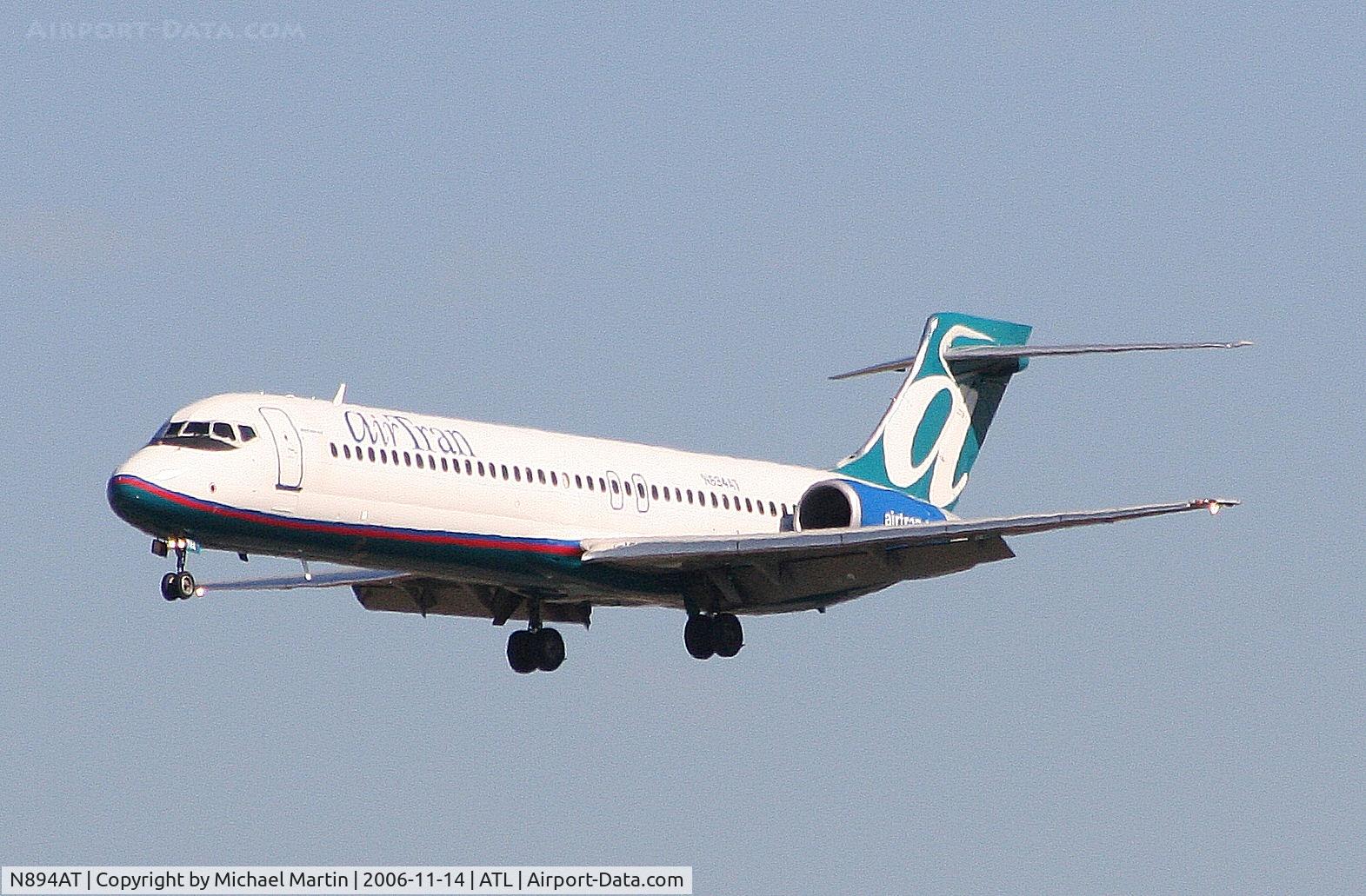 N894AT, 2004 Boeing 717-200 C/N 55046, On final for Runway 27L