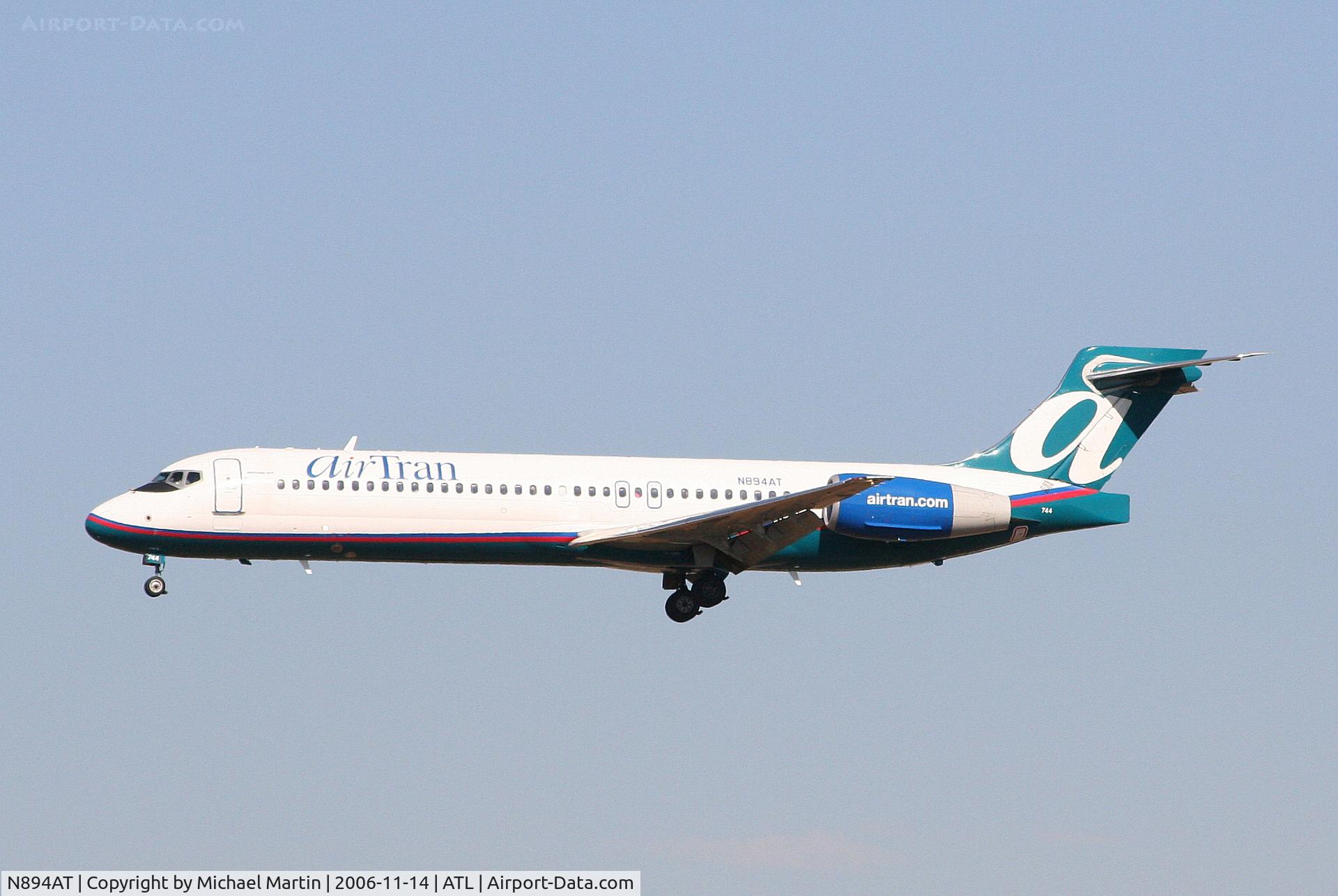 N894AT, 2004 Boeing 717-200 C/N 55046, Over the numbers of 27L