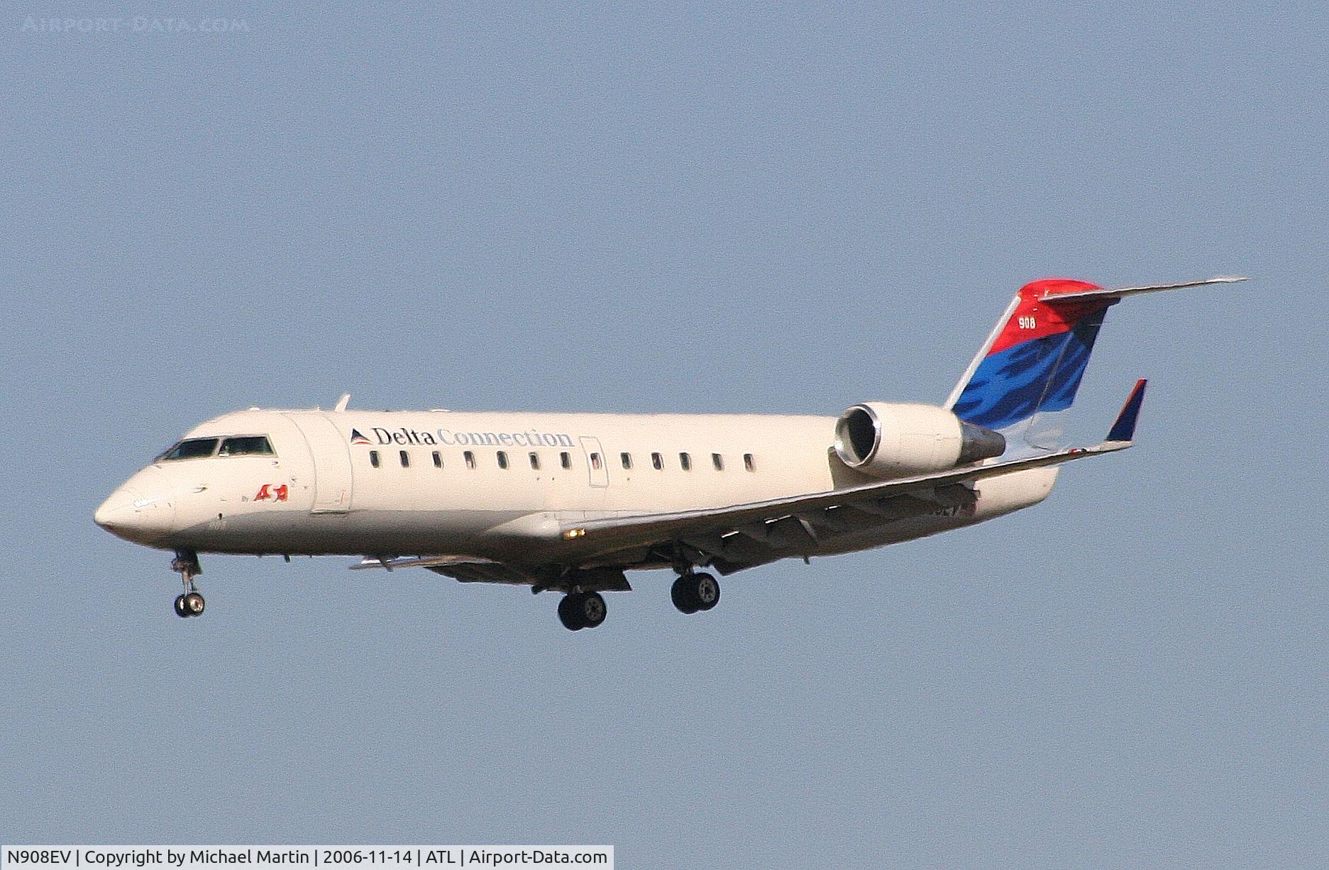 N908EV, 2002 Bombardier CRJ-200ER (CL-600-2B19) C/N 7654, On final for Runway 27L