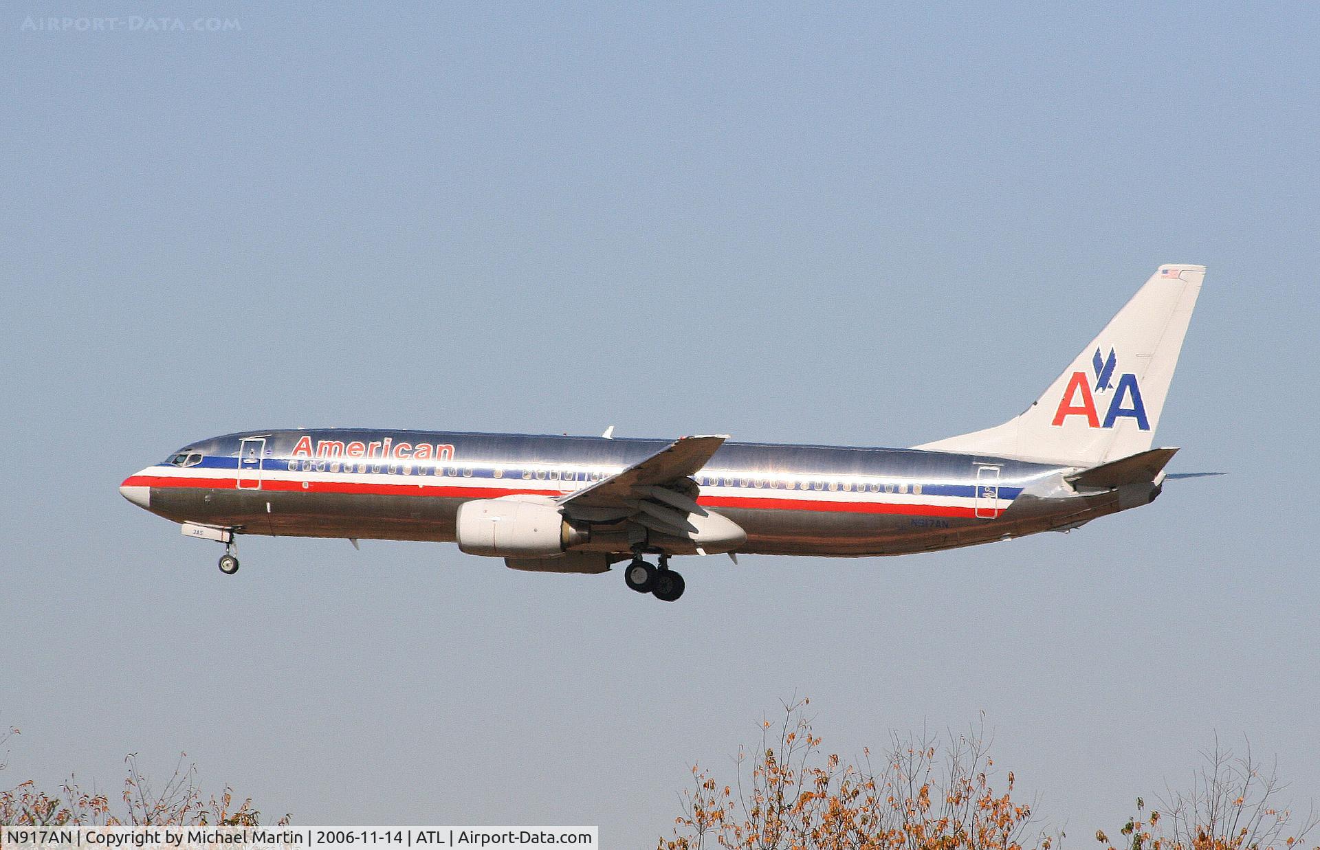 N917AN, 1999 Boeing 737-823 C/N 29518, On final for Runway 27L