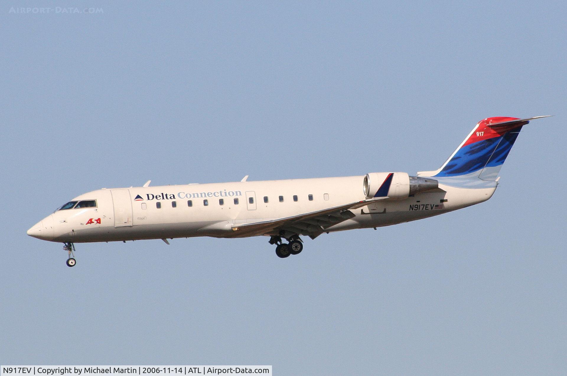 N917EV, 2003 Bombardier CRJ-200ER (CL-600-2B19) C/N 7769, On final for Runway 27L