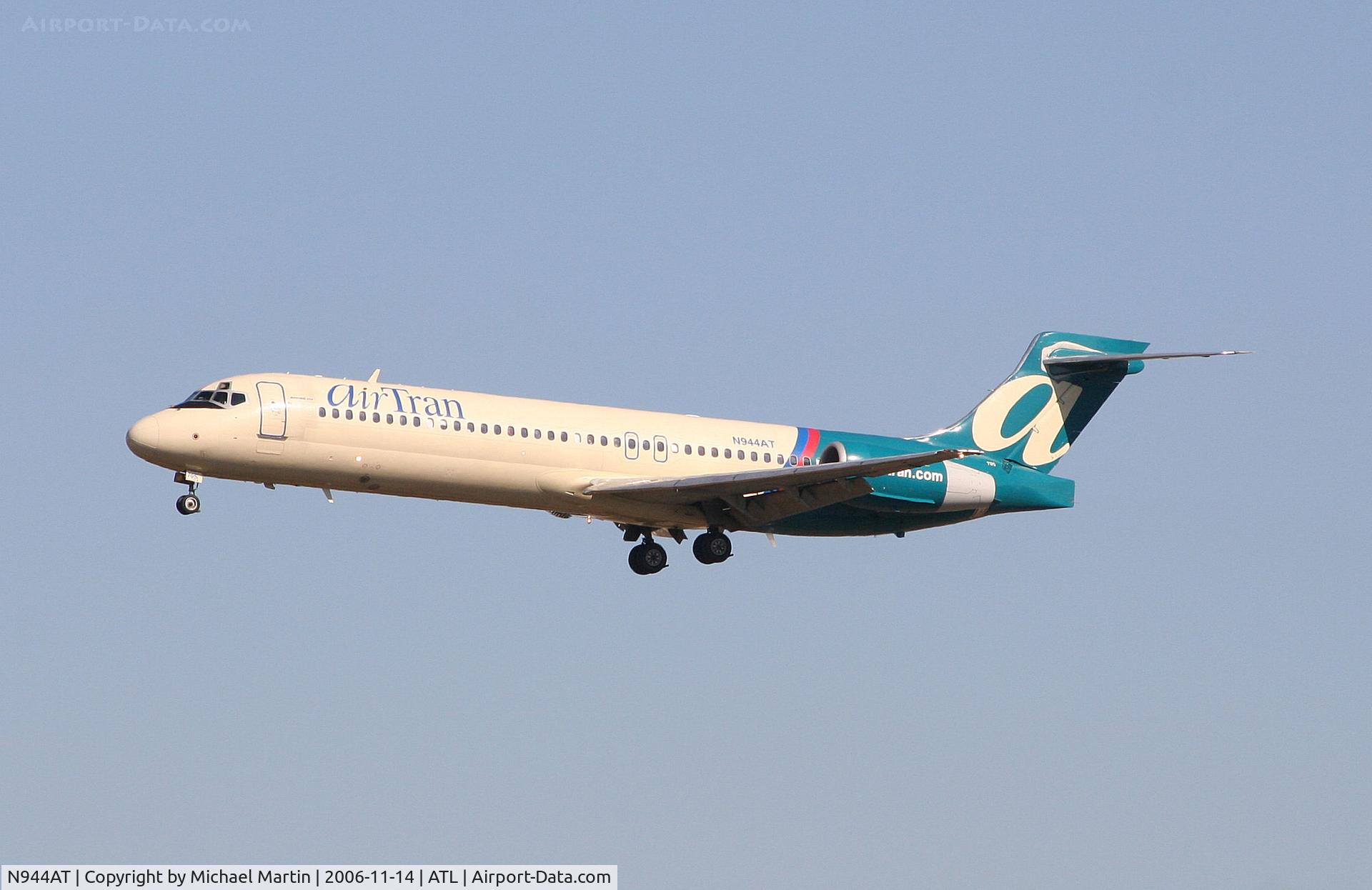 N944AT, 1999 Boeing 717-200 C/N 55007, On final for Runway 27L