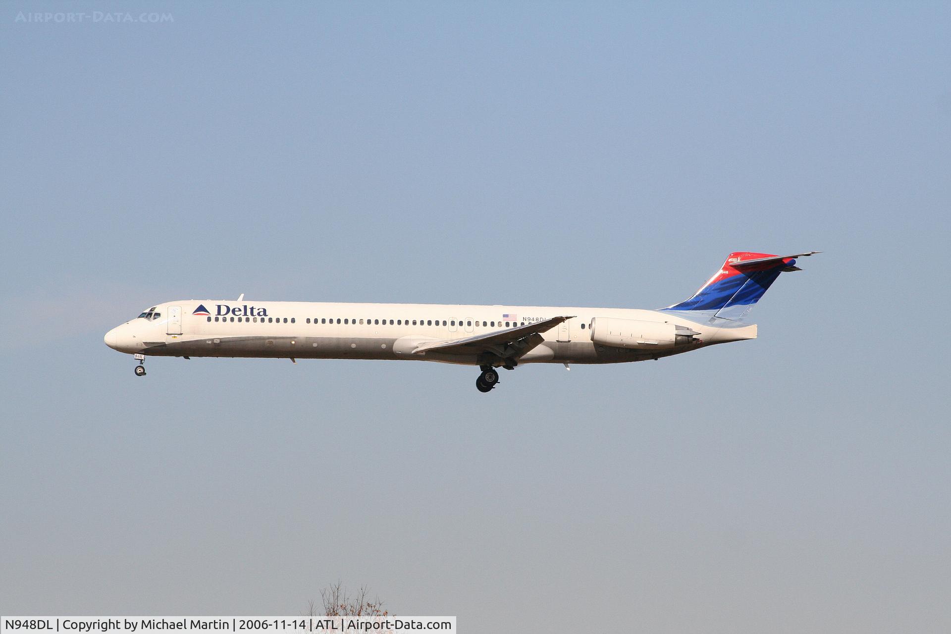 N948DL, 1989 McDonnell Douglas MD-88 C/N 49879, Over the numbers of 27L