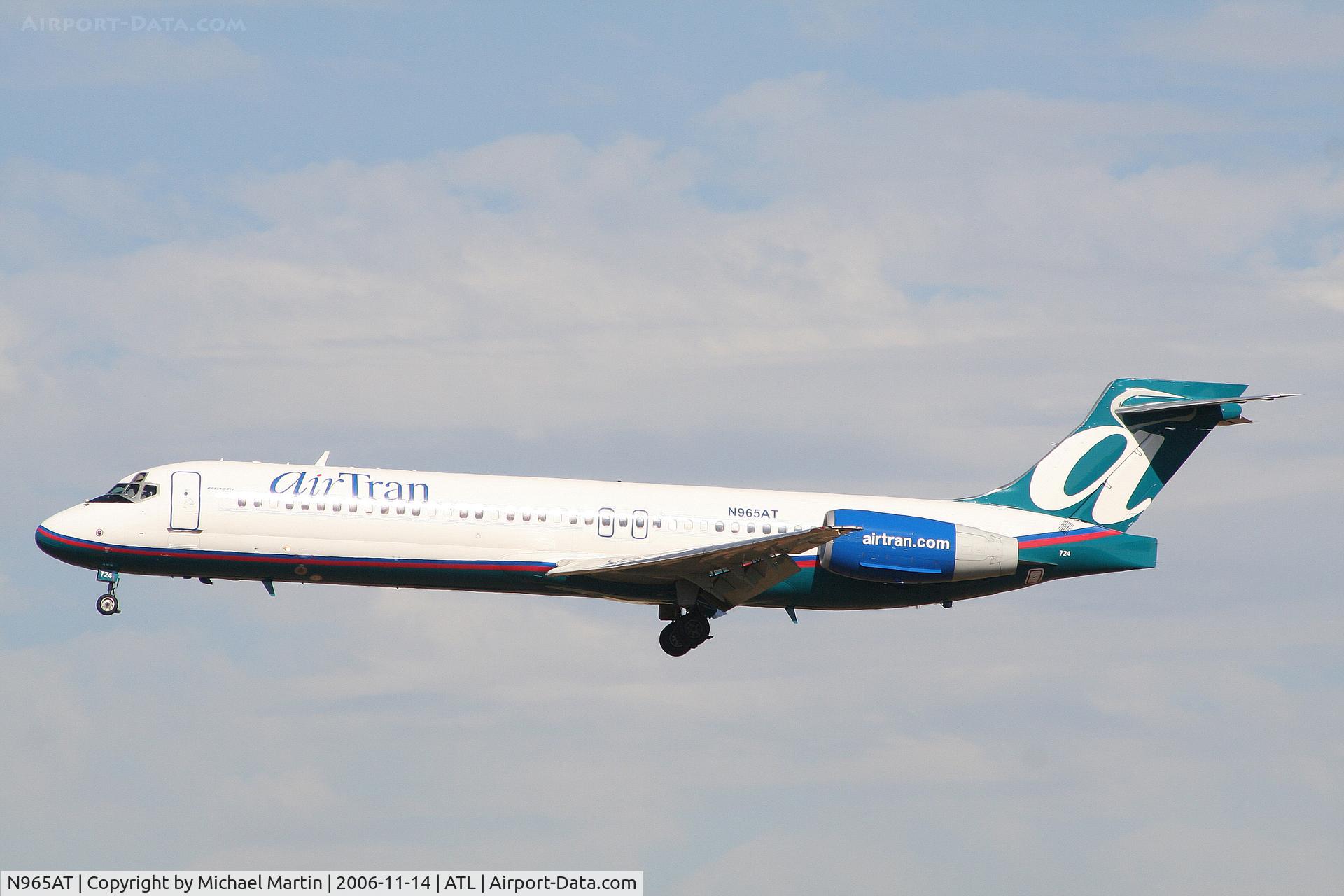 N965AT, 2001 Boeing 717-200 C/N 55026, On final for Runway 27L