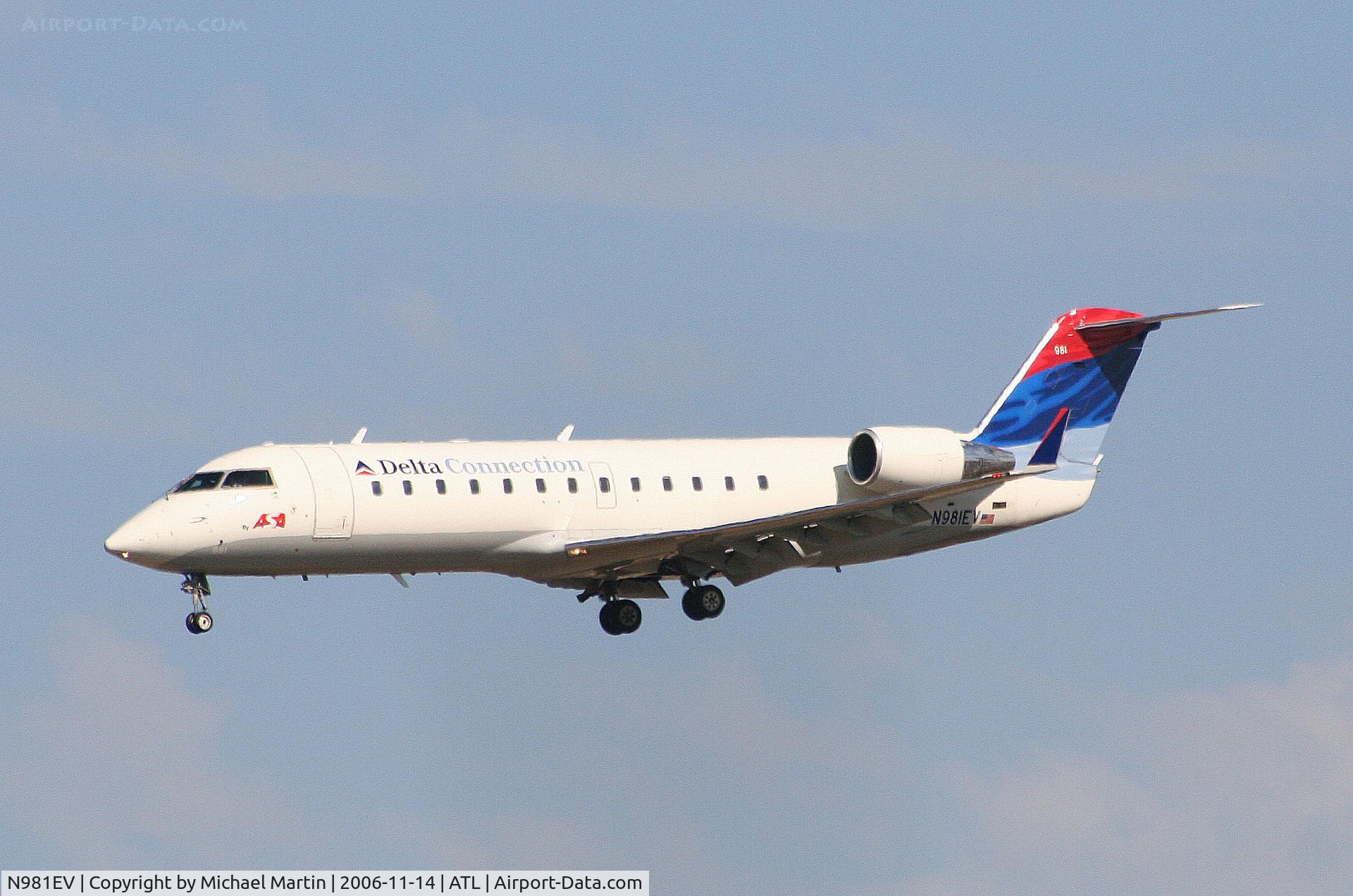 N981EV, 2003 Bombardier CRJ-200ER (CL-600-2B19) C/N 7768, On final for Runway 27L