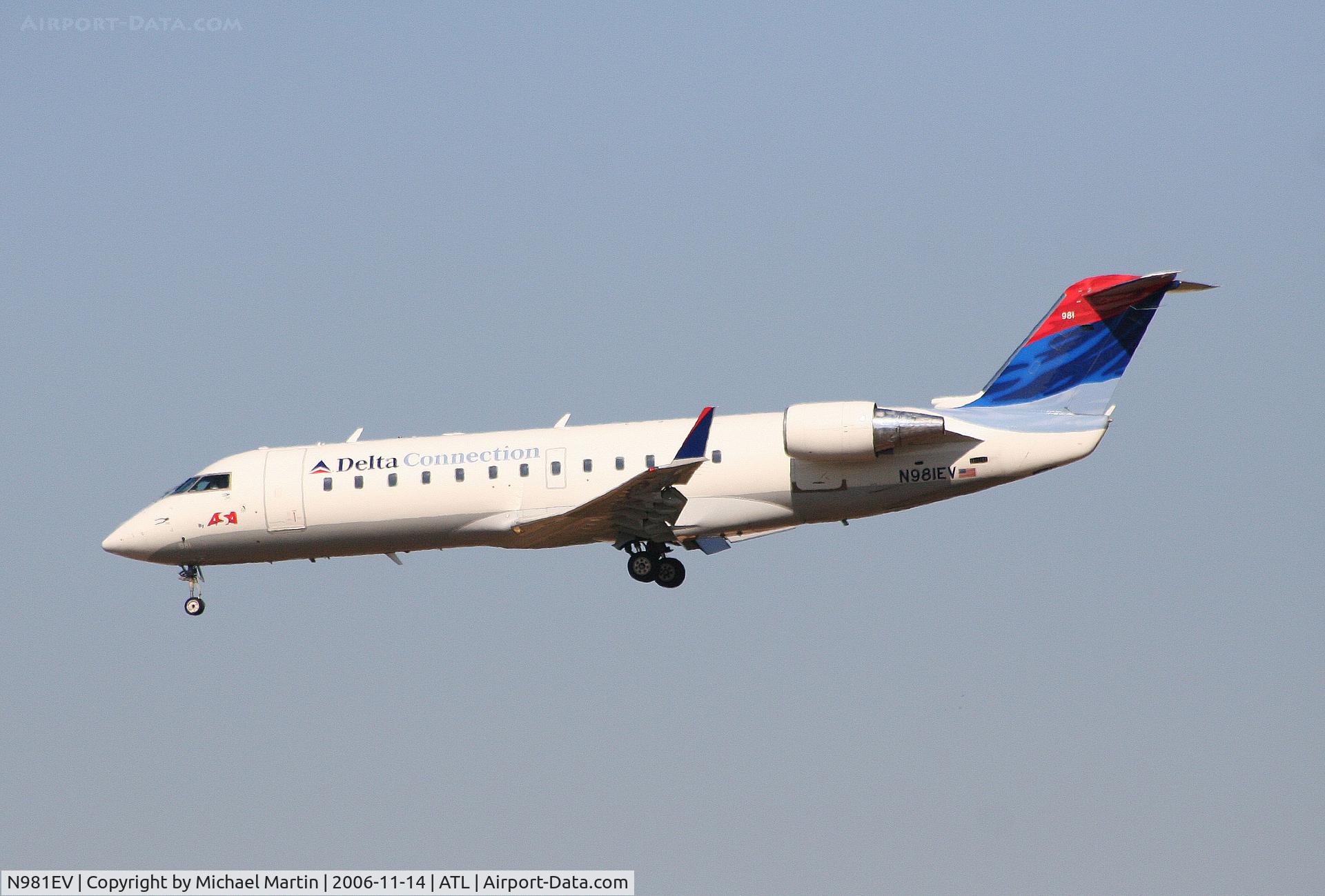 N981EV, 2003 Bombardier CRJ-200ER (CL-600-2B19) C/N 7768, Over the numbers of 27L