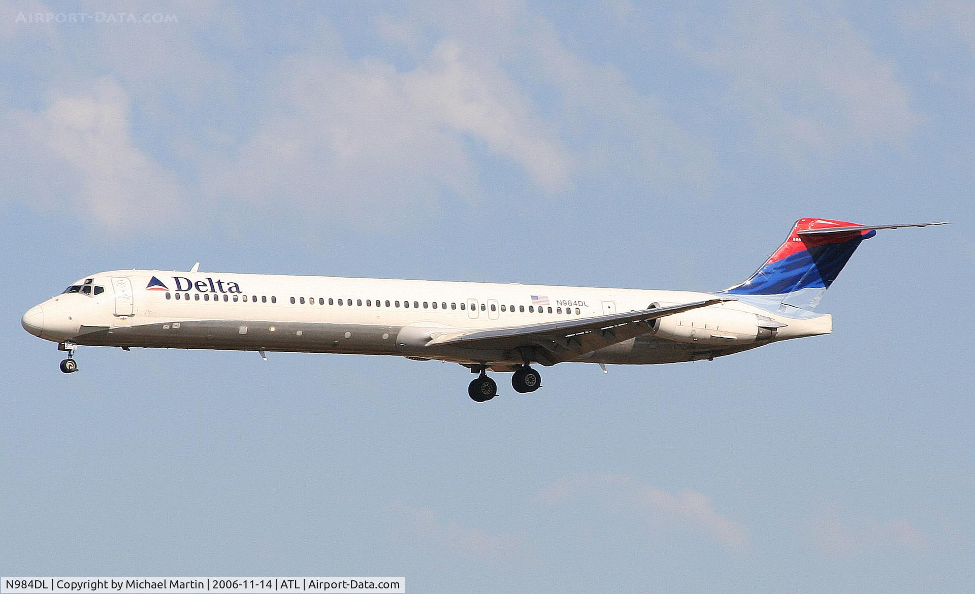 N984DL, 1991 McDonnell Douglas MD-88 C/N 53311, On final for Runway 27L