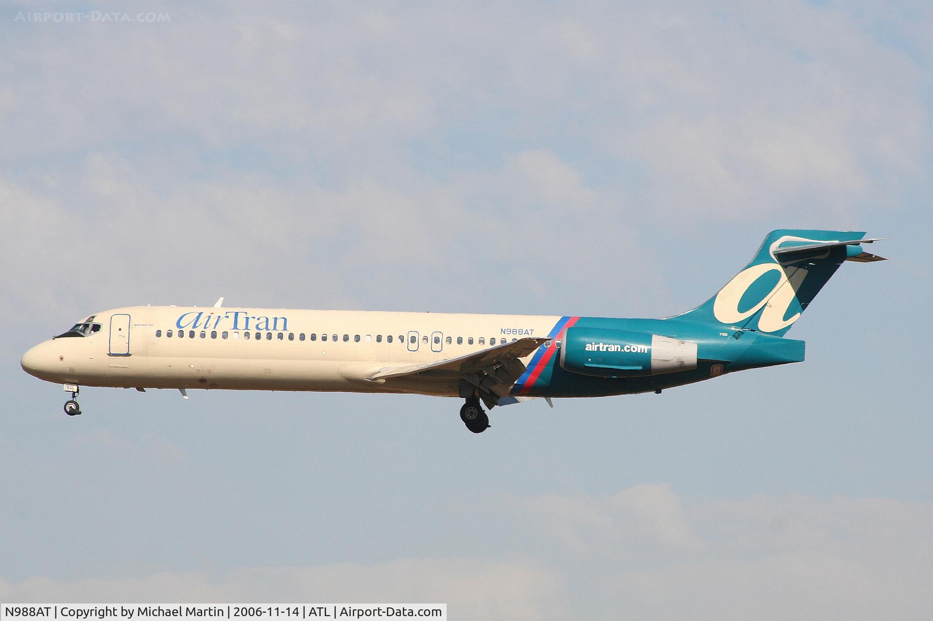 N988AT, 2001 Boeing 717-200 C/N 55068, Over the numbers of 27L