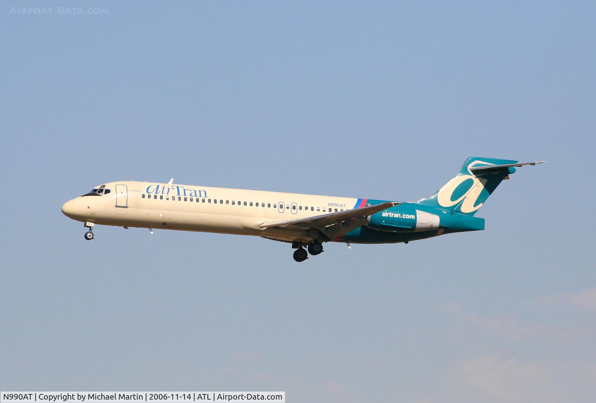 N990AT, 2001 Boeing 717-200 C/N 55134, Over the numbers of 27L