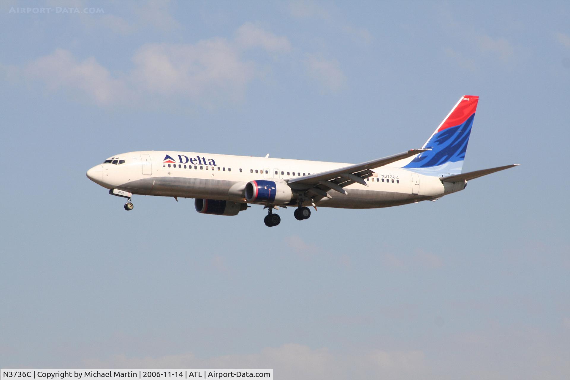 N3736C, 2000 Boeing 737-832 C/N 30540, On final for Runway 27L