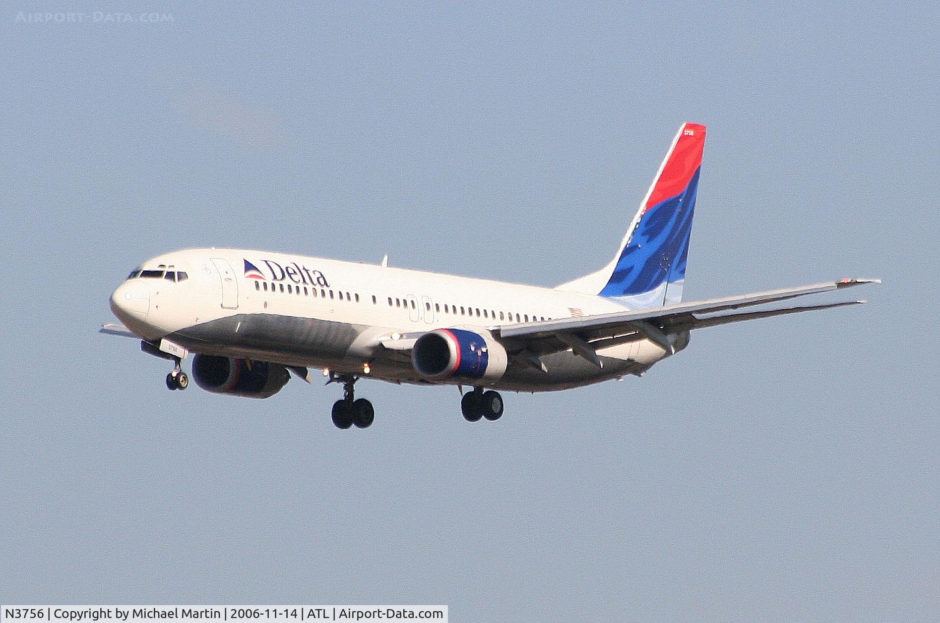 N3756, 2001 Boeing 737-832 C/N 30493, On final for Runway 27L