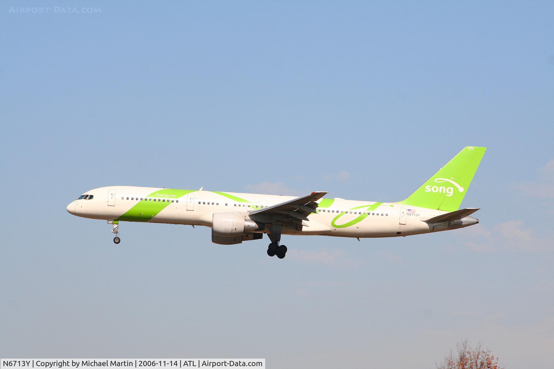 N6713Y, 2000 Boeing 757-232 C/N 30777, On final for Runway 27L