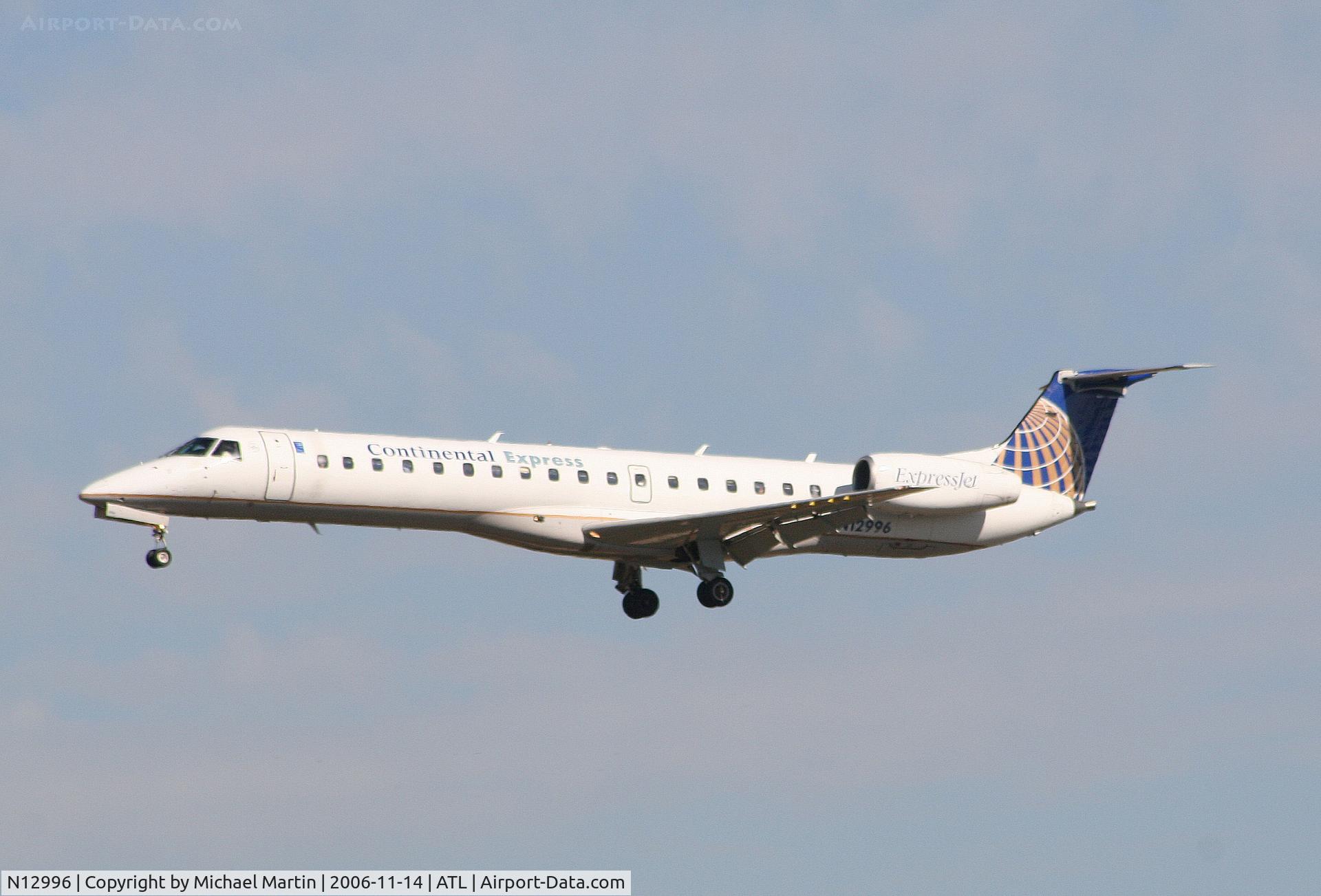 N12996, 2000 Embraer ERJ-145LR (EMB-145LR) C/N 145296, On final for Runway 27L
