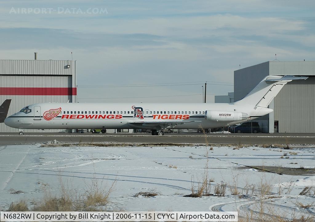 N682RW, 1977 McDonnell Douglas DC-9-51 C/N 47733, In Calgary for game against Flames on 17th
