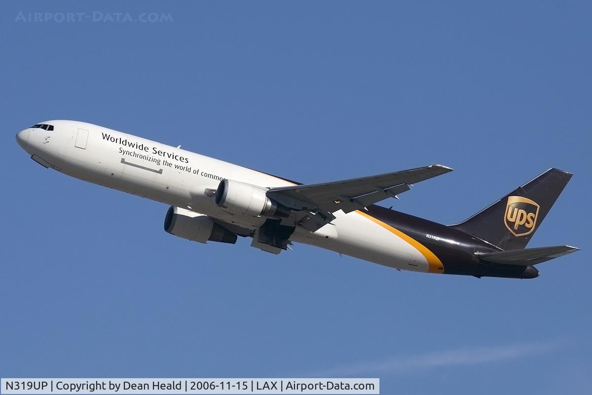 N319UP, 1997 Boeing 767-34AF C/N 27758, UPS N319UP (FLT UPS2905) climbing out from RWY 25R enroute to Dallas Fort Worth Int'l (KDFW).