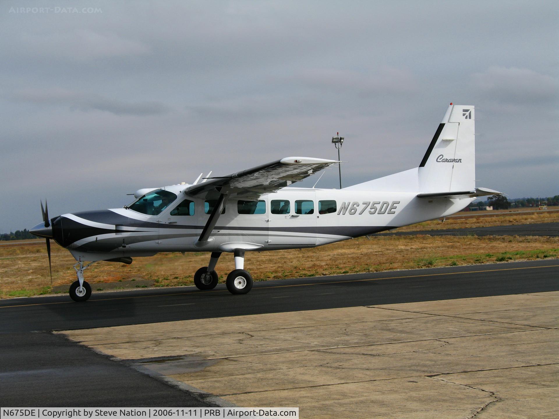 N675DE, 2003 Cessna 208 Caravan I C/N 20800366, Dewey Enterprises 2003 Cessna 208 Caravan taxying @ Paso Robles Municipal Airport, CA