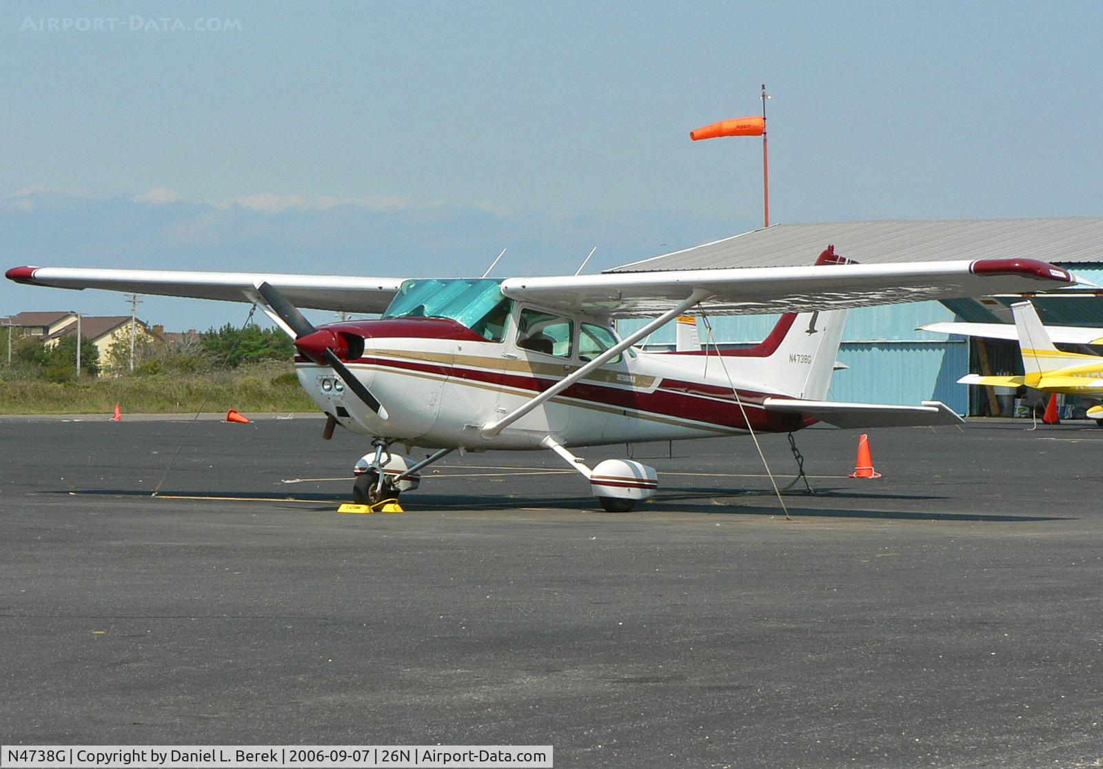 N4738G, Cessna 172N C/N 17273335, Hailing from Oklahoma, this Skyhawk II is spending a quiet weekend at the Jersey Shore just after the busy summer season.