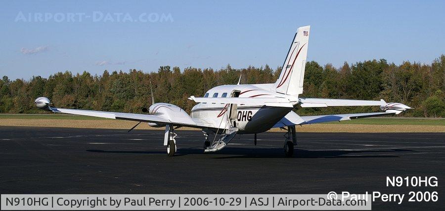 N910HG, 1974 Piper PA-31T Cheyenne C/N 31T-7400009, Quietly waiting for her imminent departure
