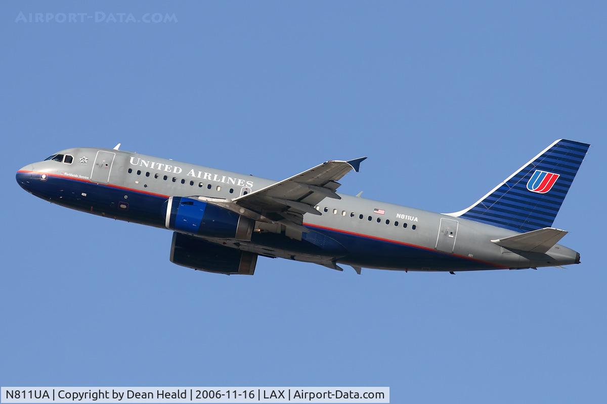 N811UA, 1998 Airbus A319-131 C/N 847, United Airlines N811UA (FLT UAL492) climbing out from RWY 25R enroute to Dallas Fort Worth Int'l (KDFW).