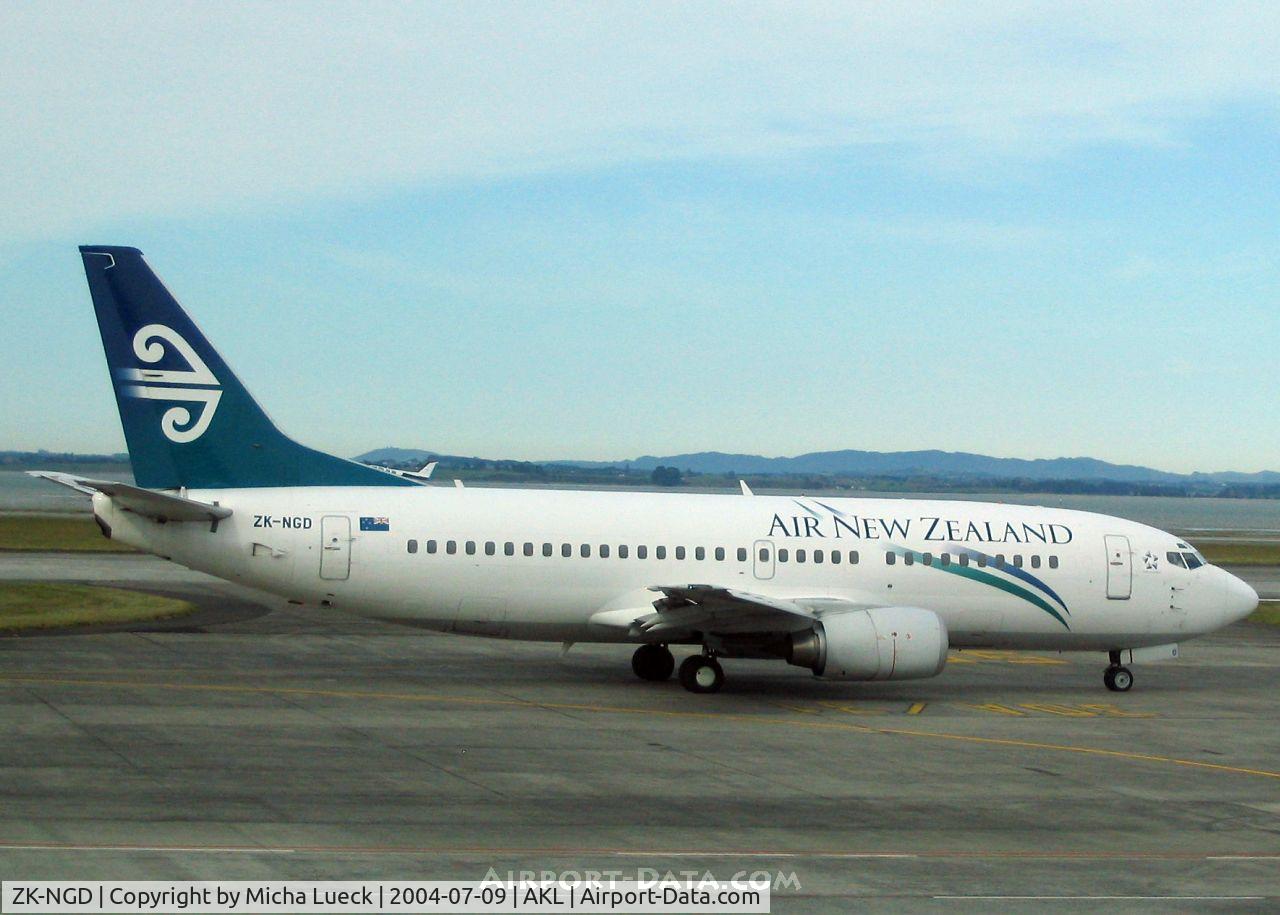 ZK-NGD, 1998 Boeing 737-3U3 C/N 28732, Taxiing to the runway