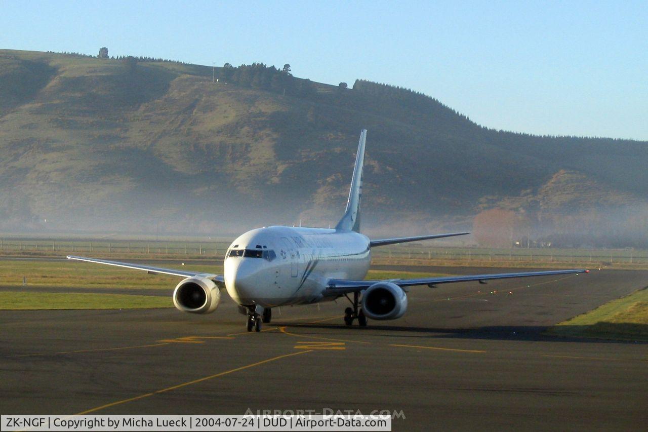 ZK-NGF, 1998 Boeing 737-3U3 C/N 28734, Light early morning fog
