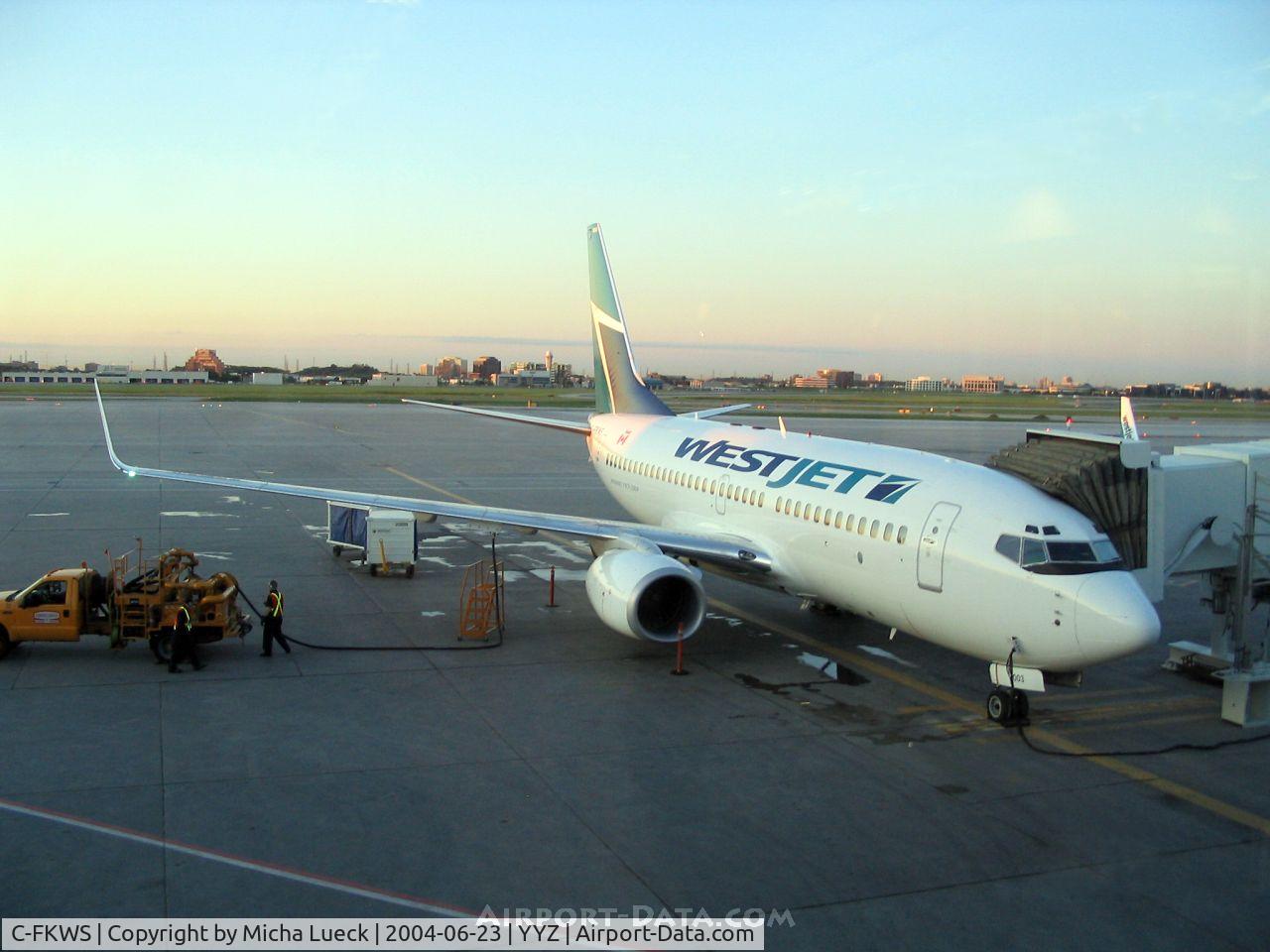 C-FKWS, 2001 Boeing 737-76N C/N 30134, Early morning at Toronto's terminal 2
