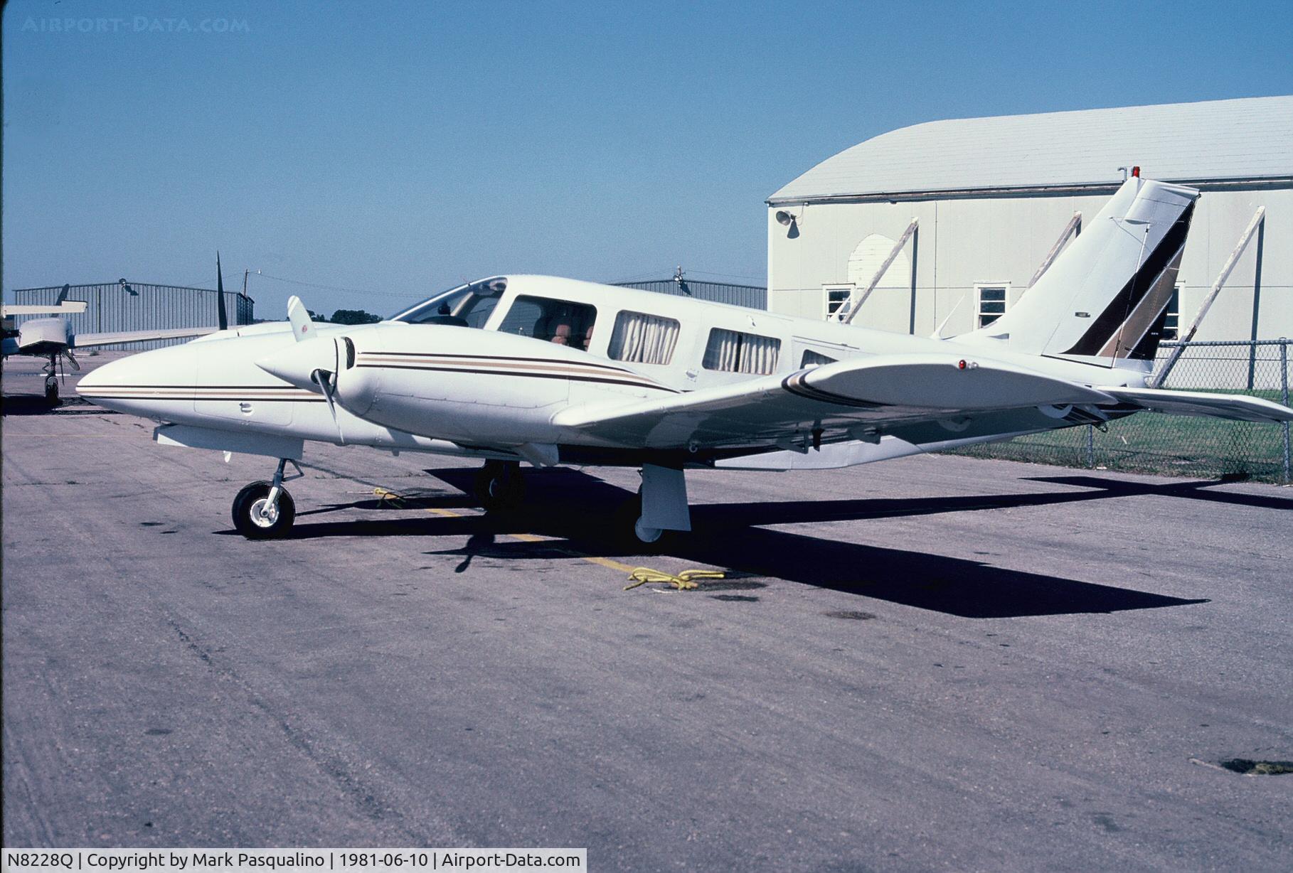 N8228Q, 1980 Piper PA-34-200T C/N 34-8070253, Piper PA-34-200T