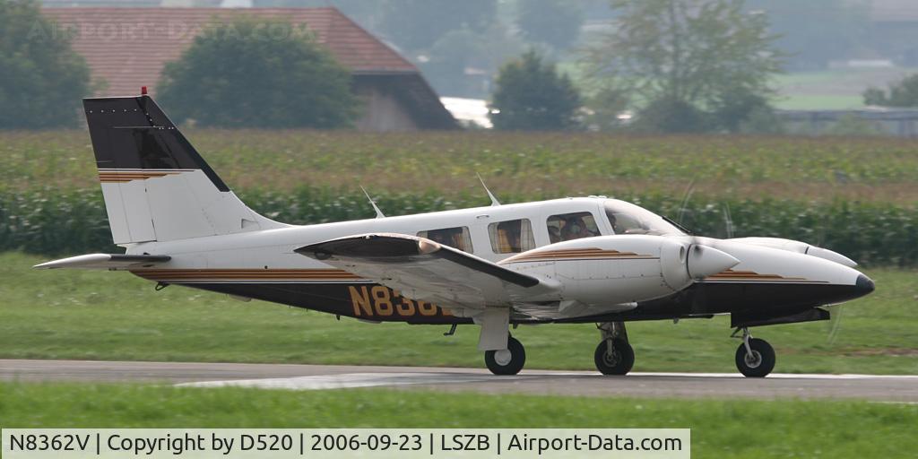 N8362V, 1981 Piper PA-34-220T Seneca III C/N 34-8133056, Taking off from Bern-Belp