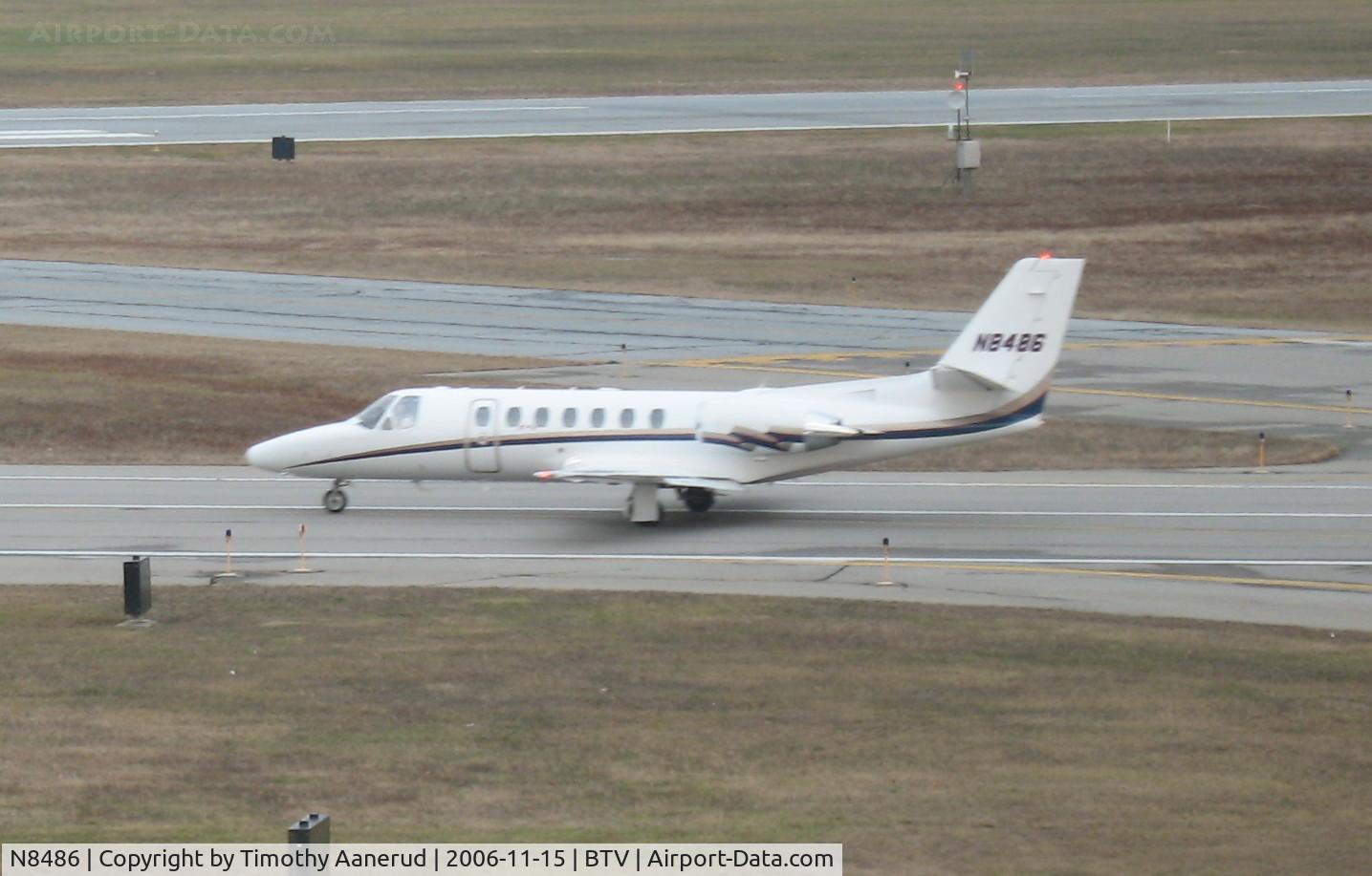 N8486, 2001 Cessna 560 Citation Encore C/N 560-0554, 2001 Cessna 560 Citation Encore, c/n 560-0554, Taxiing for departure from Burlington, VT
