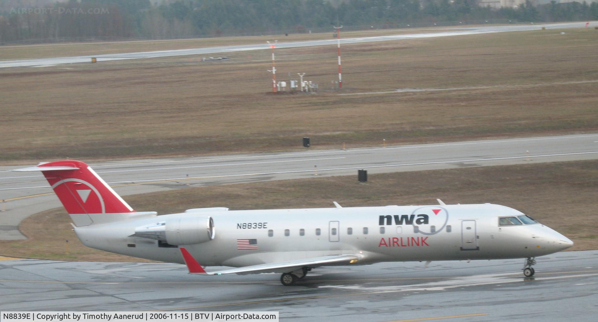 N8839E, 2003 Bombardier CRJ-440 (CL-600-2B19) C/N 7839, Arriving at Burlington, VT