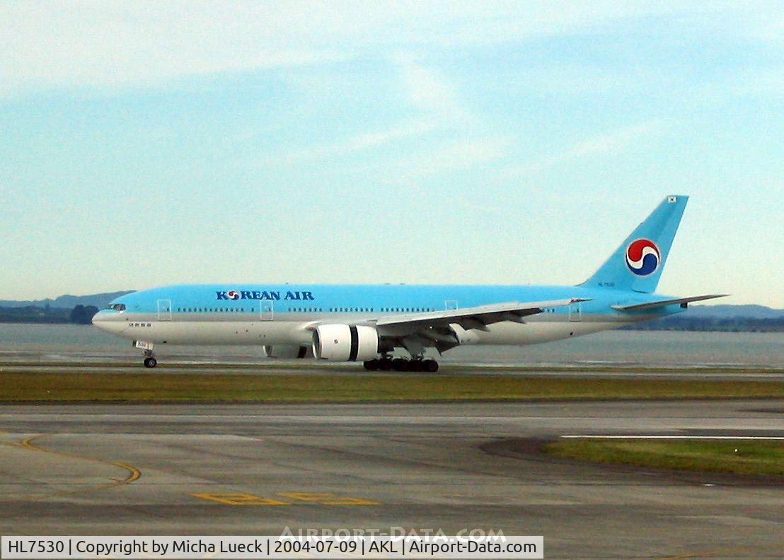 HL7530, 1997 Boeing 777-2B5/ER C/N 27945, just touched down- thrust reversers deployed