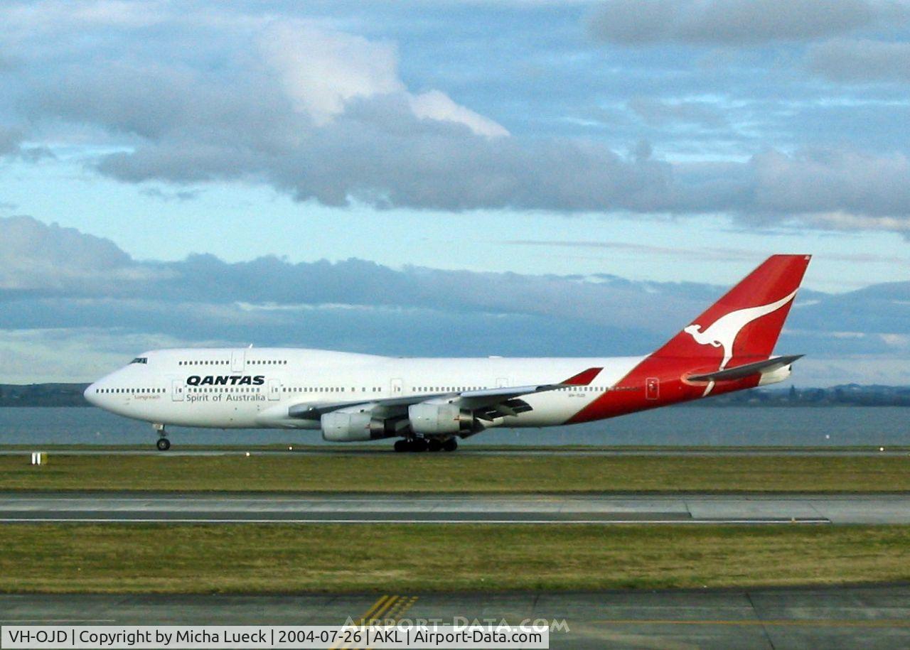 VH-OJD, 1989 Boeing 747-438 C/N 24481, Just touched down