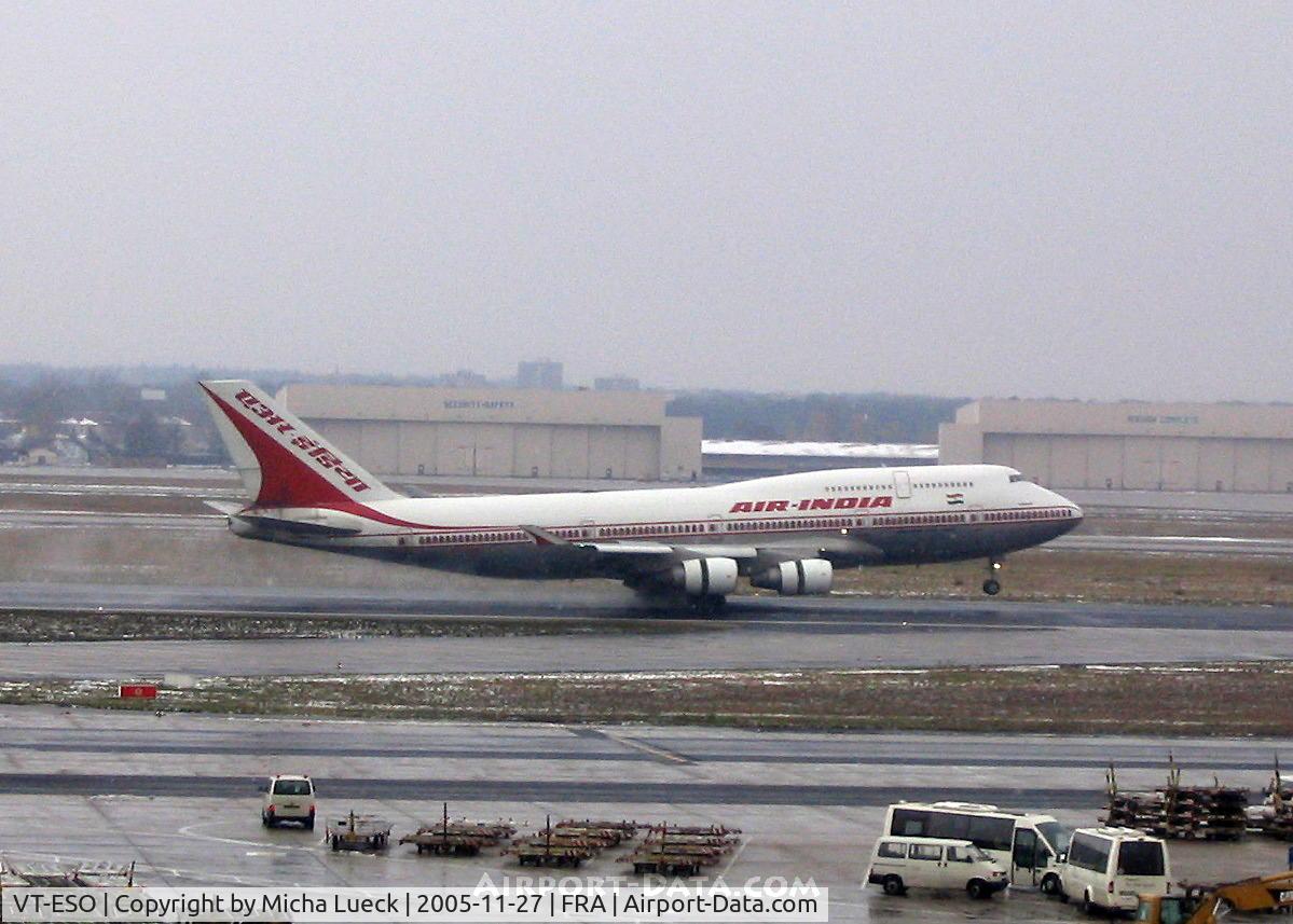 VT-ESO, 1993 Boeing 747-437 C/N 27165, Touching down