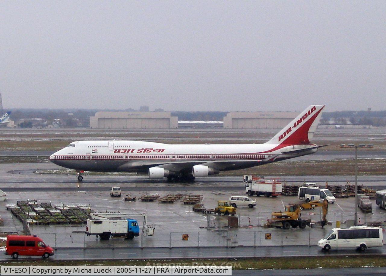 VT-ESO, 1993 Boeing 747-437 C/N 27165, Taxiing to the gate