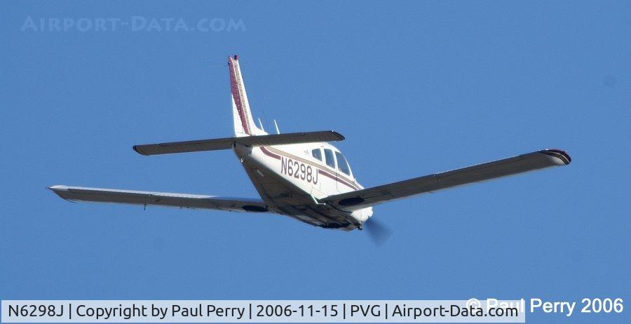 N6298J, 1976 Piper PA-28R-200 Cherokee Arrow C/N 28R-7635334, Leaving Runway 10 to practice in the pattern