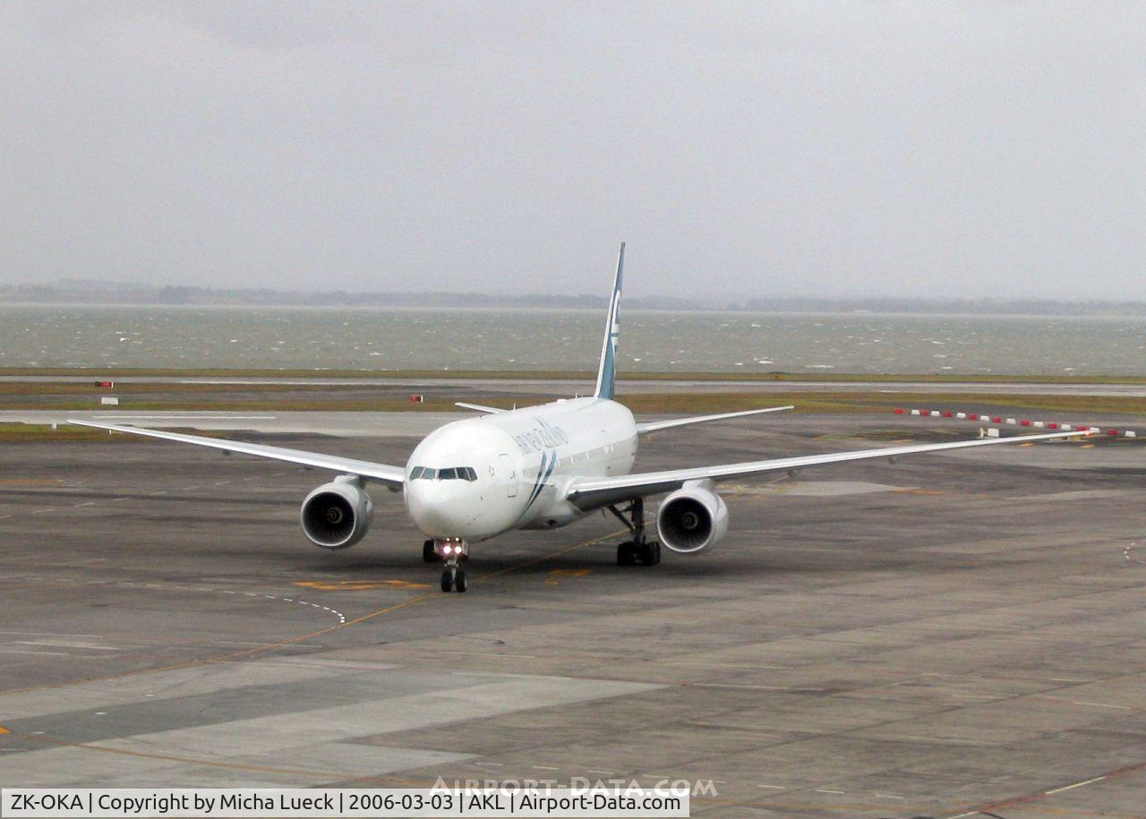 ZK-OKA, 2005 Boeing 777-219/ER C/N 29404, Arriving in Auckland