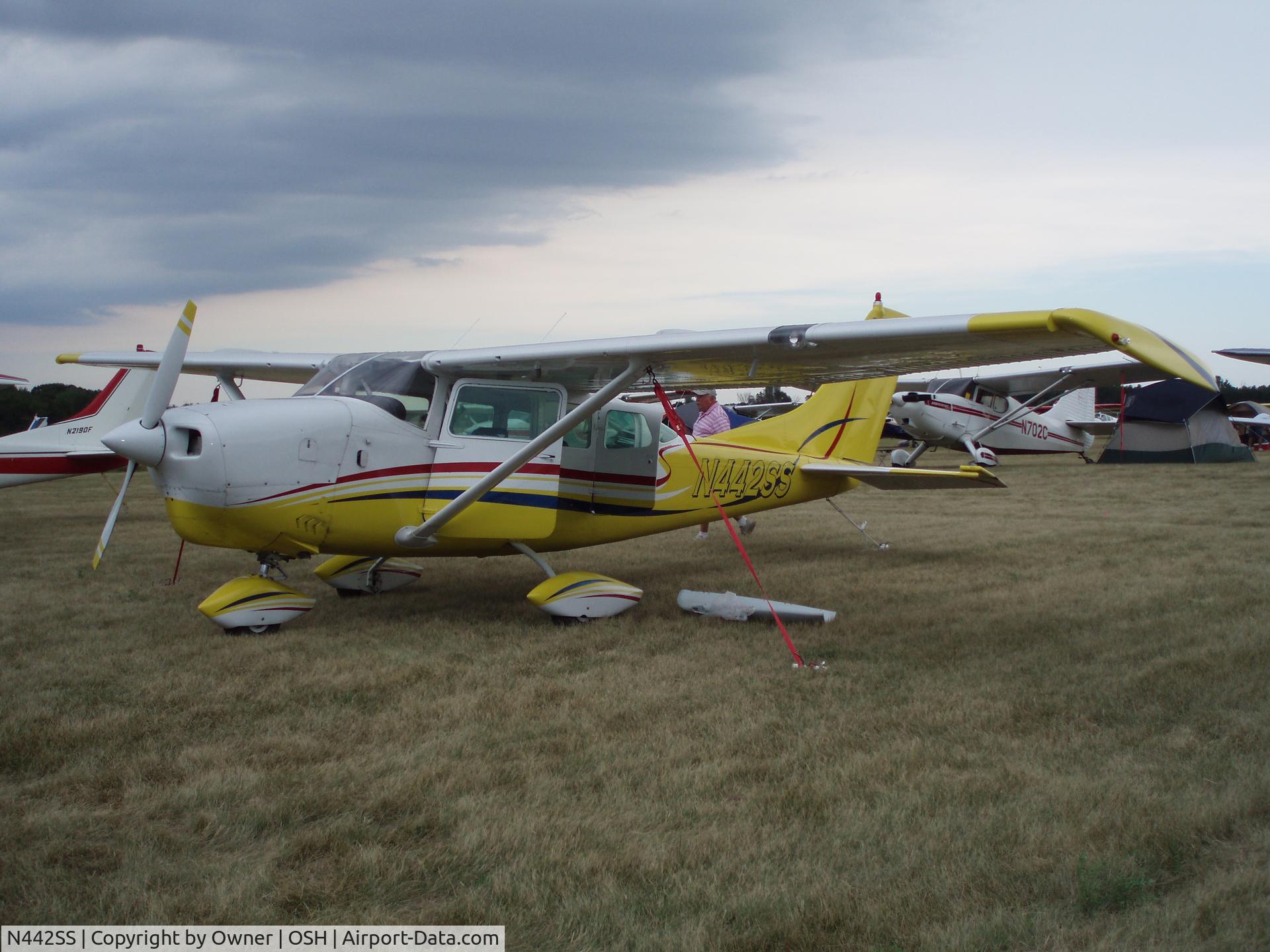 N442SS, 1965 Cessna P206 Super Skylane C/N P206-0121, At Oshkosh 2006
