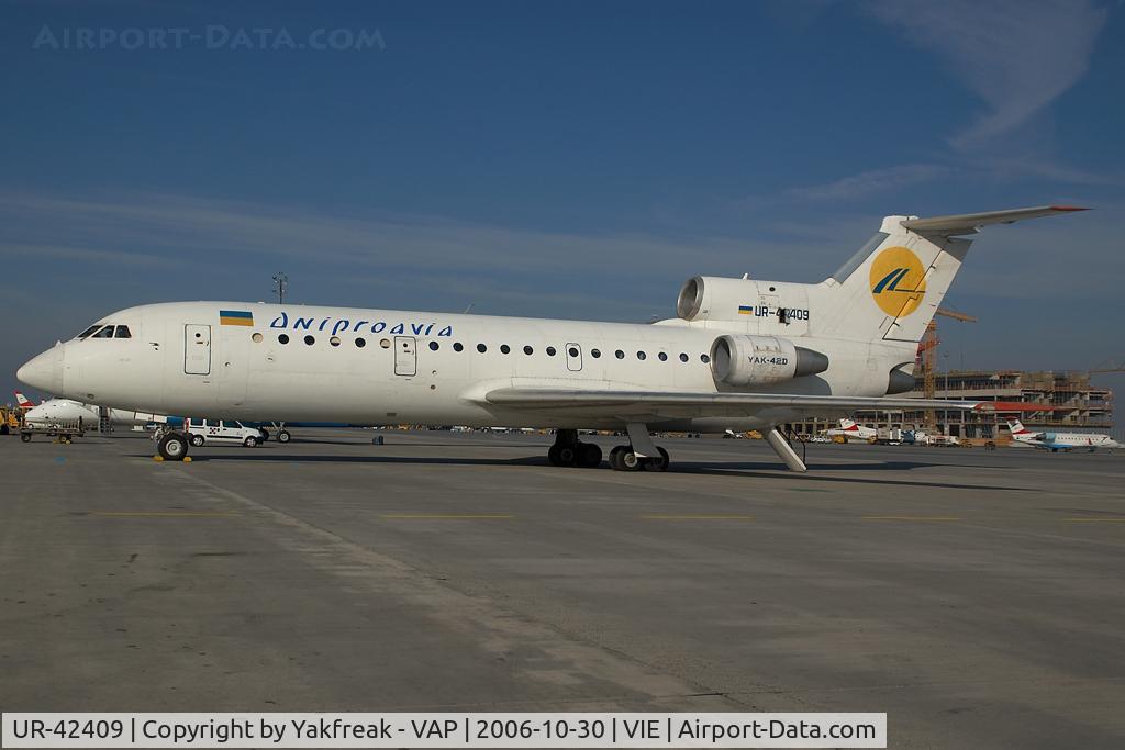 UR-42409, 1992 Yakovlev Yak-42D C/N 4520421216709, Dnipravia Yakovlev 42
