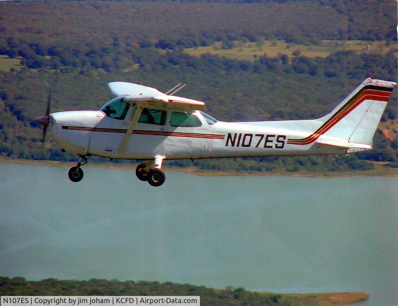 N107ES, 1976 Cessna 172M C/N 17266853, over the bryan lakes, bryan texas