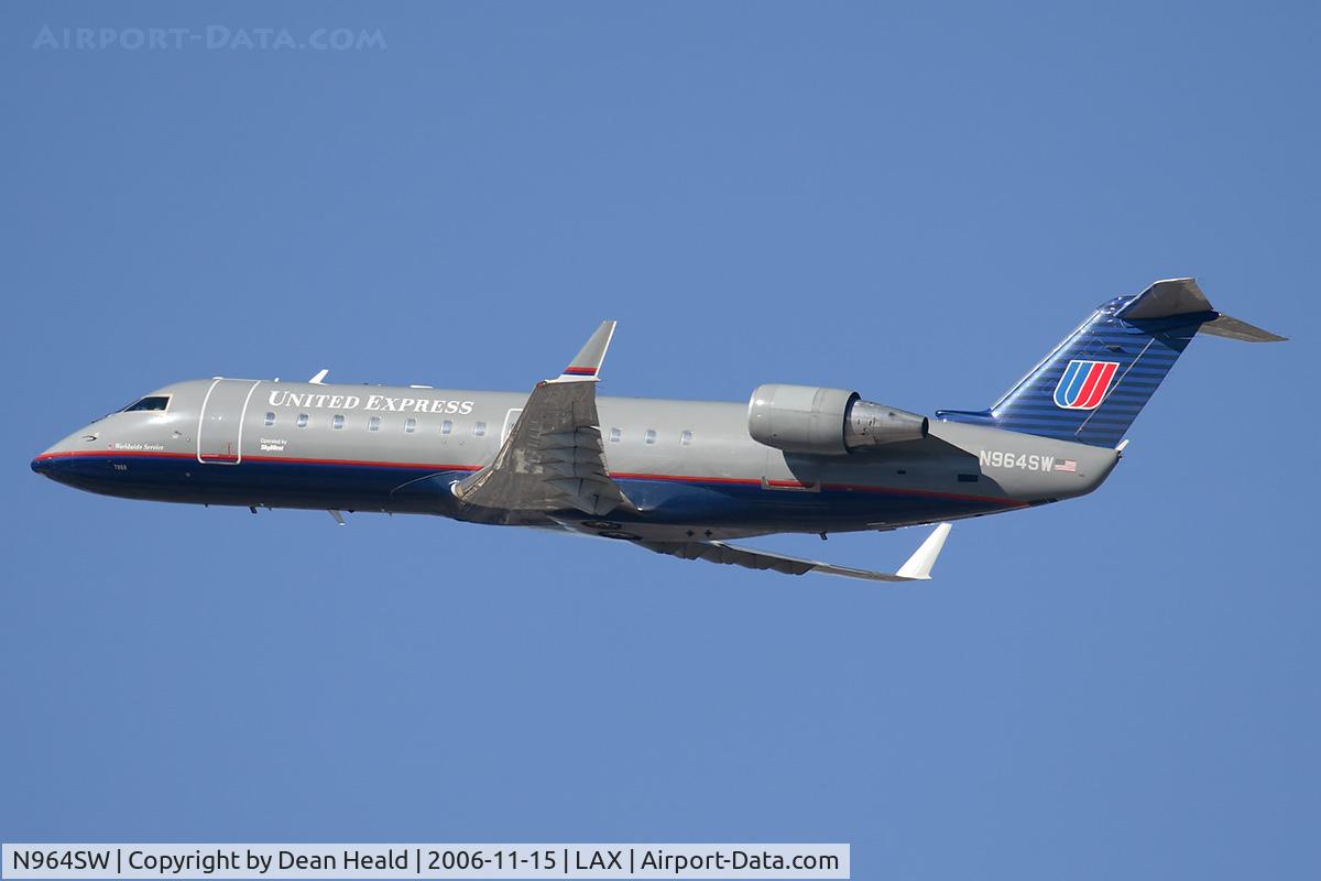 N964SW, 2003 Bombardier CRJ-200ER (CL-600-2B19) C/N 7868, United Express (SkyWest Airlines) N964SW (FLT SKW6522) climbing out from RWY 25R enroute to Phoenix Sky Harbor Int'l (KPHX).
