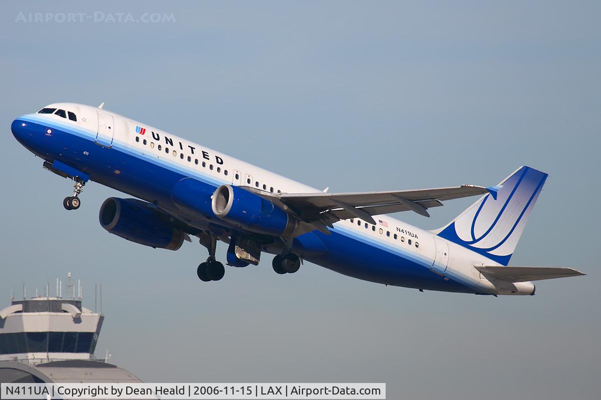 N411UA, 1994 Airbus A320-232 C/N 464, United Airlines N411UA (FLT UAL979) climbing out from RWY 25R enroute to Licenciado Benito Juarez Int'l (MMMX).