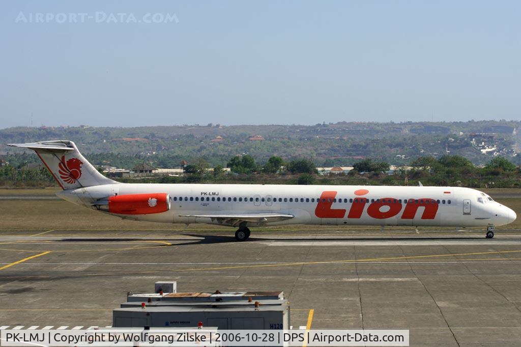 PK-LMJ, 1984 McDonnell Douglas MD-82 (DC-9-82) C/N 49262, visitor