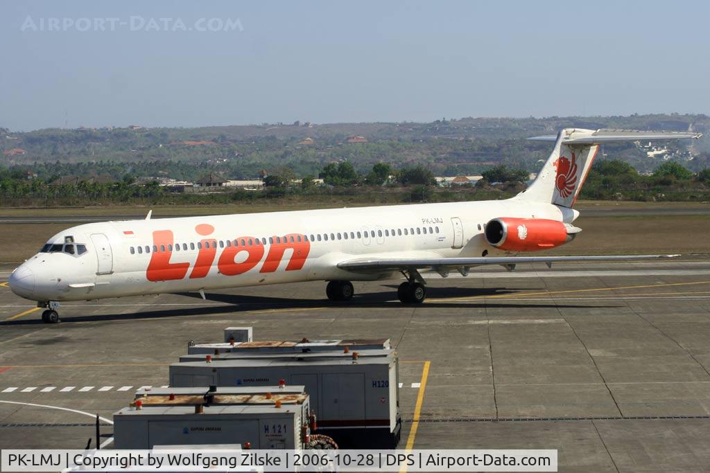 PK-LMJ, 1984 McDonnell Douglas MD-82 (DC-9-82) C/N 49262, visitor