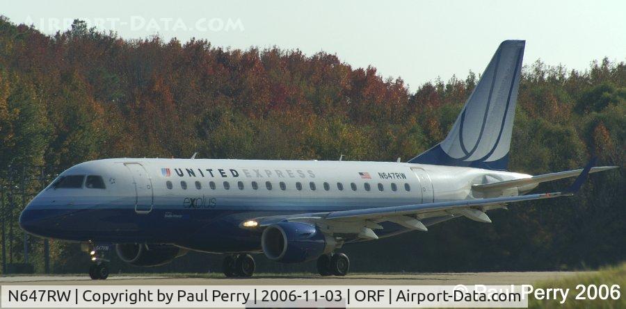 N647RW, 2005 Embraer 170SE (ERJ-170-100SE) C/N 17000067, Final checks as she holds for clearance