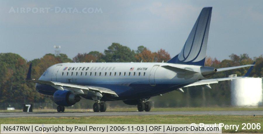 N647RW, 2005 Embraer 170SE (ERJ-170-100SE) C/N 17000067, Getting ready to leave the runway